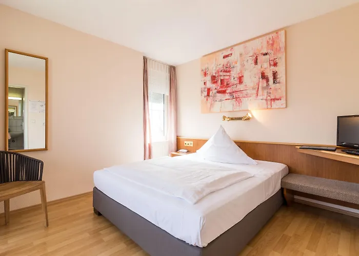 Hotel Schöne Aussicht 3*